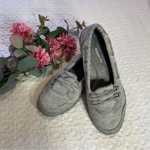 Skechers Women's Textured Gray Slip on Loafers ~ Size 7.5 Office or Casual Wear